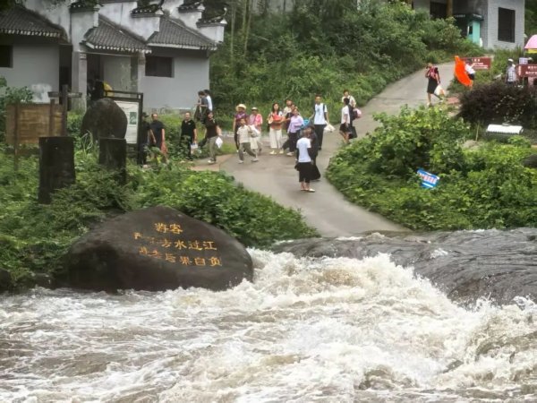 天猫配资 景区救了大家的命！10分钟，撤离400余人！